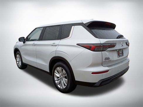New 2026 Mitsubishi Outlander ES image 6