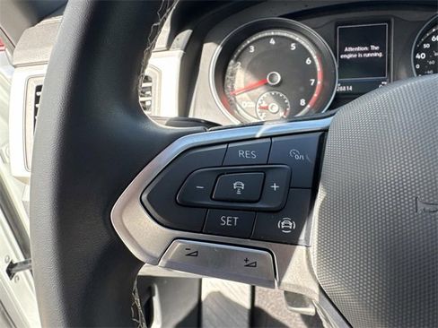 Certified 2021 Volkswagen Atlas Cross Sport SE w/ Panoramic Sunroof Package image 18