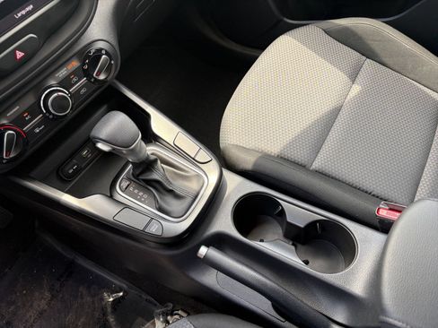 Used 2025 Kia Soul LX w/ LX Technology Package FWD image 39