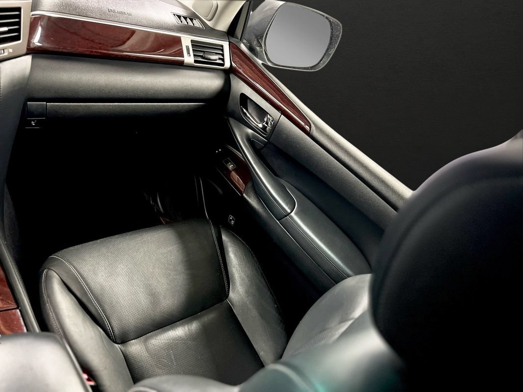 Used 2015 Lexus LX 570 4WD w/ Luxury Package image 20