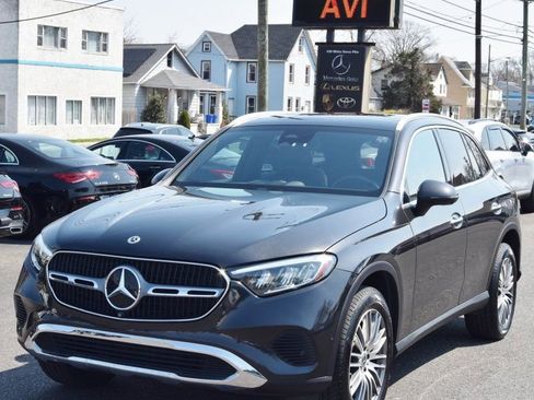 Used 2024 Mercedes-Benz GLC 300 4MATIC image 2