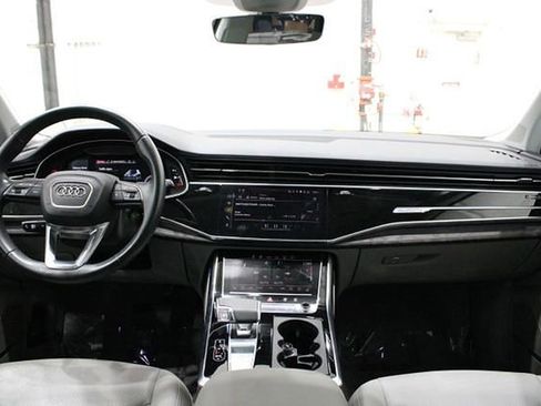 Used 2021 Audi Q7 3.0T Prestige image 29
