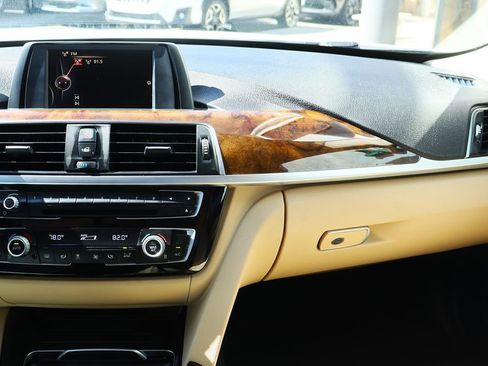 Used 2017 BMW 320i Sedan image 44