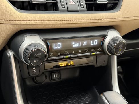 Used 2019 Toyota RAV4 XLE Premium FWD image 22