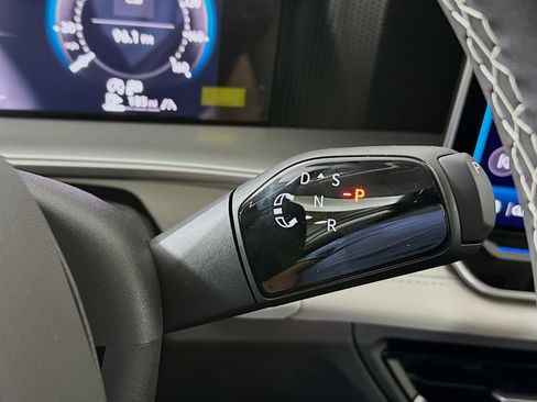 New 2025 Volkswagen Tiguan SE image 16