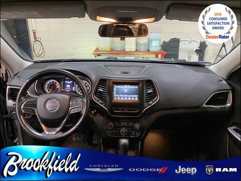 Used 2019 Jeep Cherokee Latitude Plus w/ Cold Weather Group AWD/4WD image 15