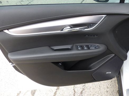 Used 2024 Cadillac XT6 Luxury w/ LPO, Floor Liner Package FWD image 40