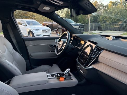 Certified 2025 Volvo XC90 T8 Ultra w/ Lounge Package image 15