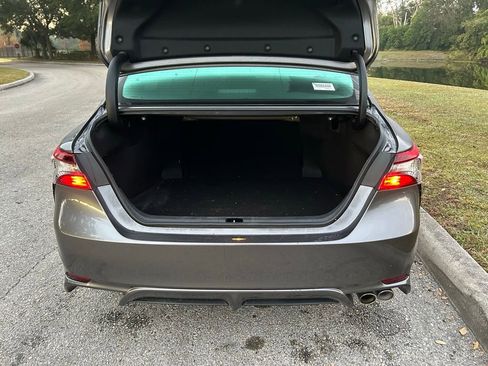 Used 2021 Toyota Camry SE image 10