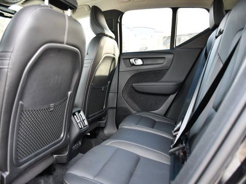 Certified 2025 Volvo XC40 B5 Core image 16