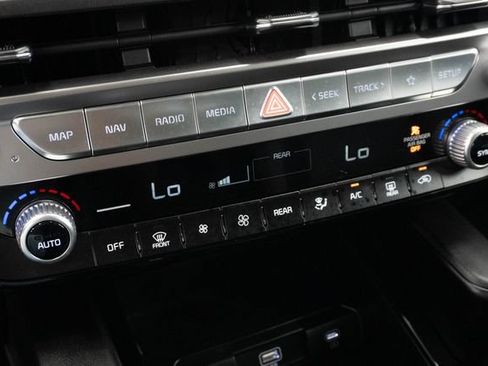 Used 2025 Kia Telluride LX FWD image 27
