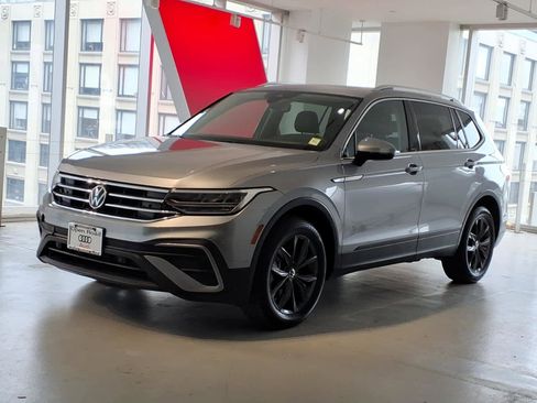 Used 2023 Volkswagen Tiguan SE w/ Panoramic Sunroof Package AWD/4WD image 1