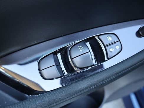 Used 2019 Nissan Leaf SV w/ Protection Package image 10