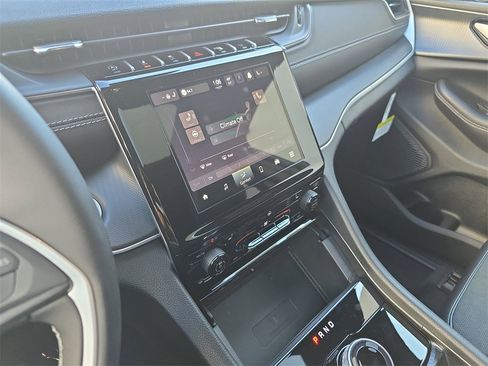 New 2025 Jeep Grand Cherokee Laredo image 21