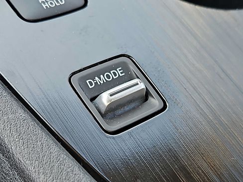 Used 2025 Nissan Rogue SV FWD image 27