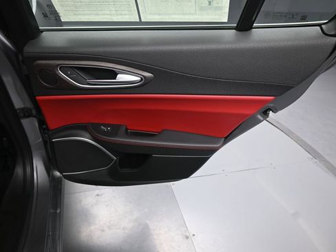 Used 2018 Alfa Romeo Giulia Ti image 32