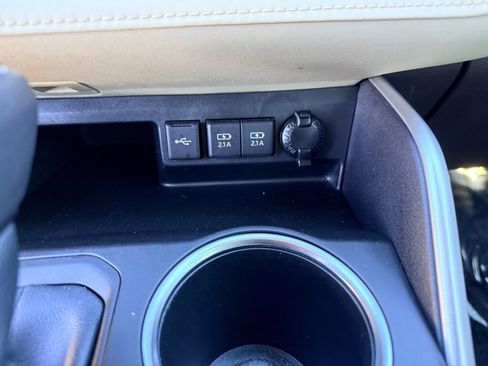 Used 2021 Toyota Highlander XLE image 24