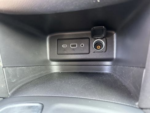 Used 2024 Chevrolet Equinox LT FWD image 24