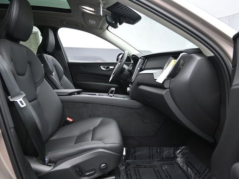 New 2025 Volvo XC60 B5 Core w/ Protection Package Premier image 27