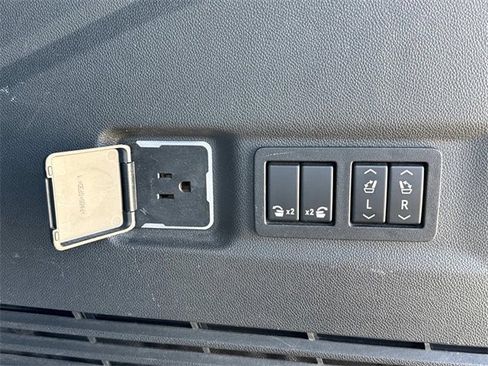 Used 2021 GMC Yukon XL AT4 w/ AT4 Premium Package image 15