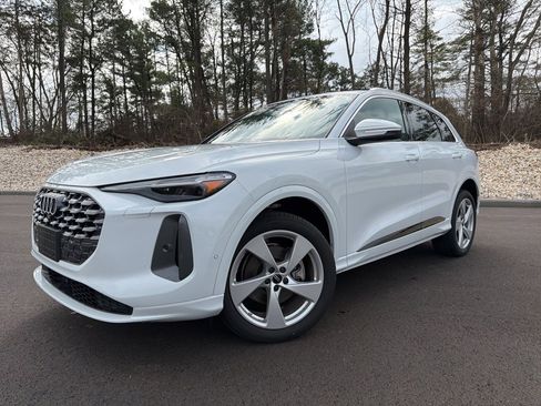 Certified 2025 Audi Q5 2.0T Premium Plus w/ Premium Plus image 1