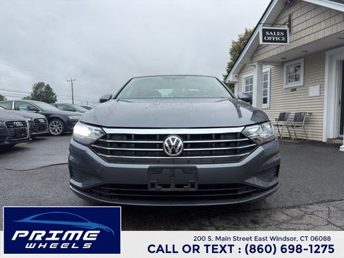 Used 2019 Volkswagen Jetta SE FWD image 2
