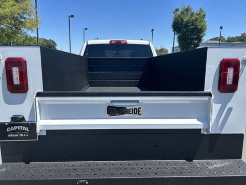 Used 2024 RAM 2500 Tradesman w/ Chrome Appearance Group image 15