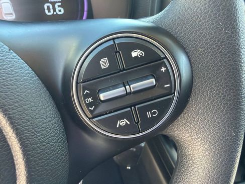 Used 2025 Kia Soul LX w/ LX Technology Package FWD image 12