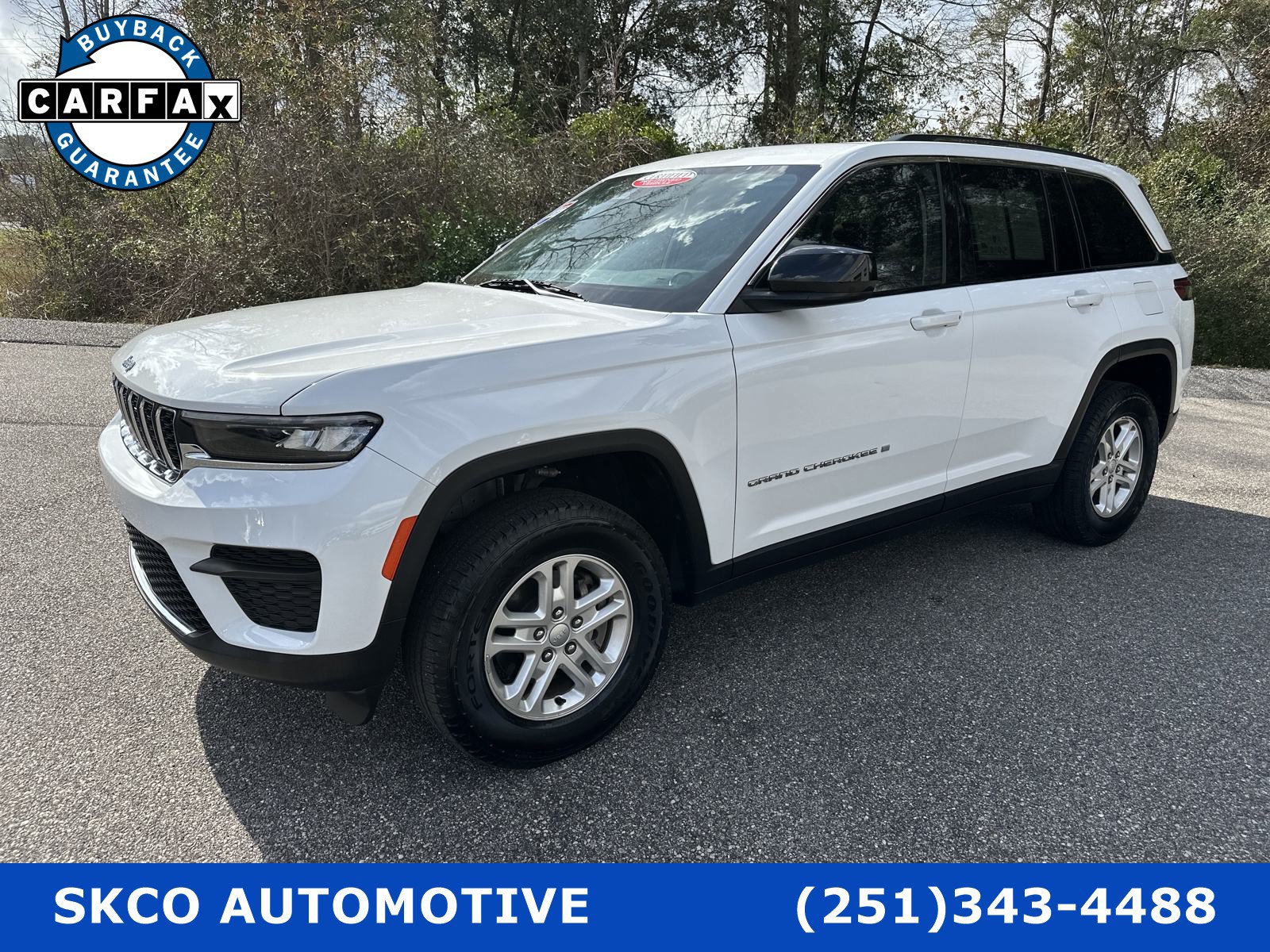 Used 2022 Jeep Grand Cherokee Laredo AWD/4WD image 1