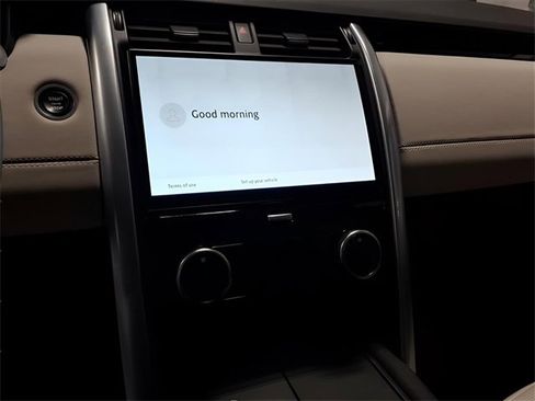 Used 2024 Land Rover Discovery S image 11