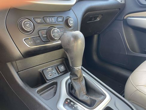 Used 2018 Jeep Cherokee Limited FWD image 30