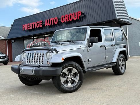 Used 2017 Jeep Wrangler Unlimited Sahara w/ Dual Top Group AWD/4WD image 20