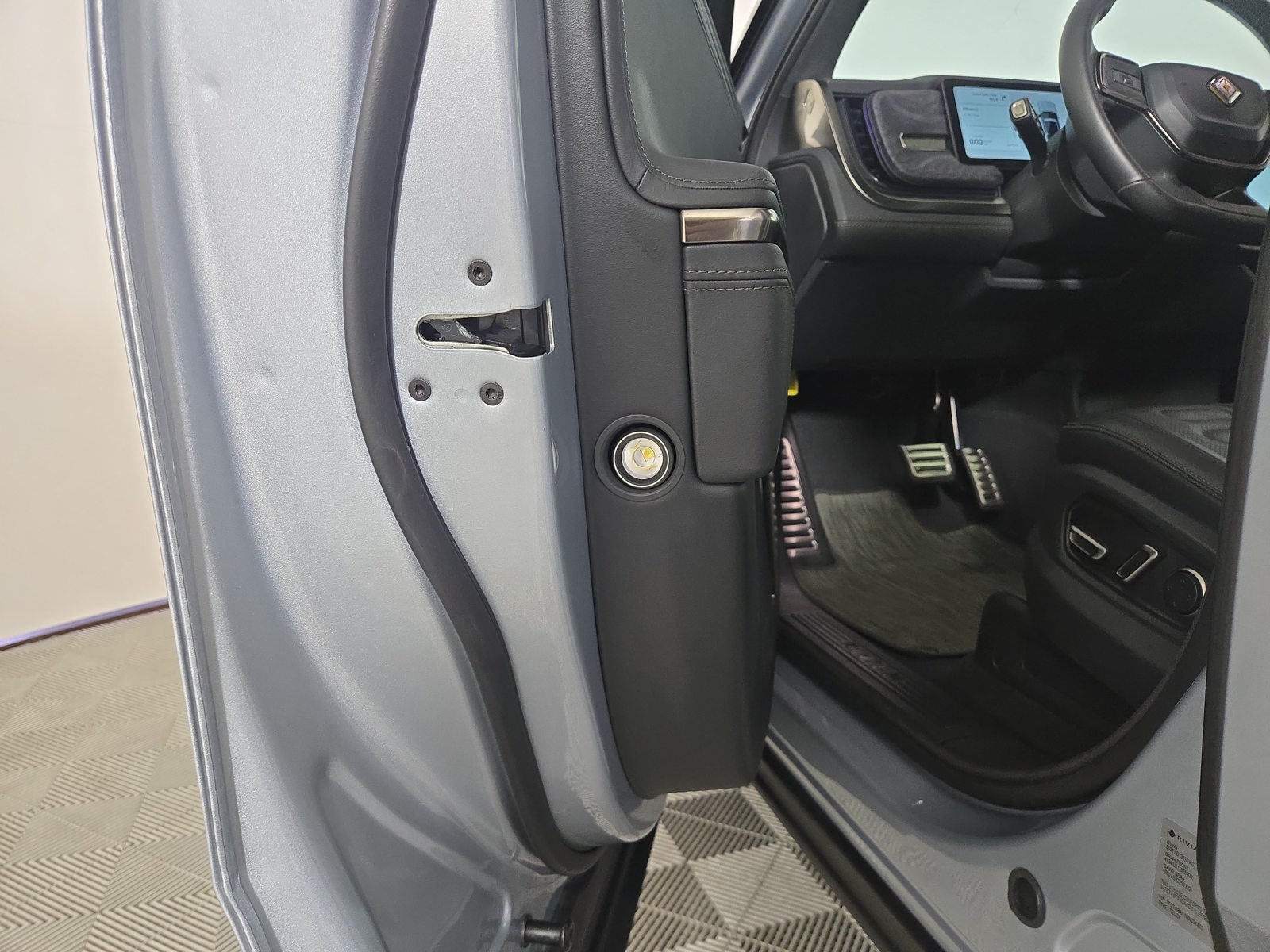 Used 2024 Rivian R1T Adventure Dual AWD/4WD image 30
