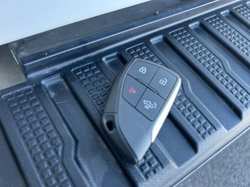 Used 2025 Chevrolet Silverado 1500 W/T image 33