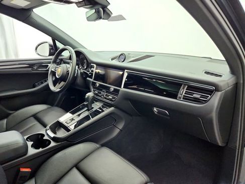 Used 2022 Porsche Macan Base image 13