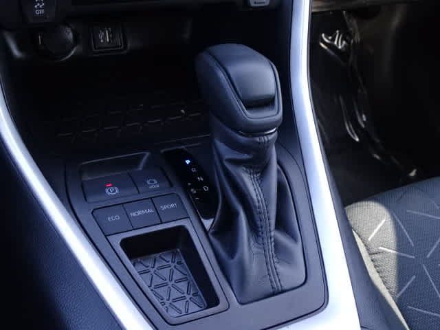 Used 2025 Toyota RAV4 XLE w/ Convenience Package FWD image 33