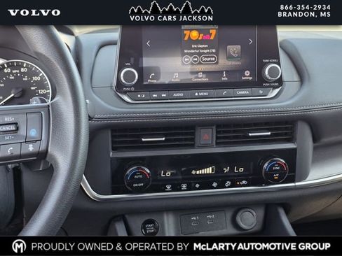 Used 2024 Nissan Rogue SV AWD/4WD image 9
