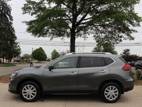 Used 2017 Nissan Rogue S w/ S Appearance Package AWD/4WD image 6