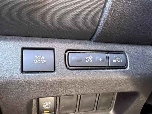 Used 2024 Nissan Frontier PRO-4X w/ Technology Package AWD/4WD image 18