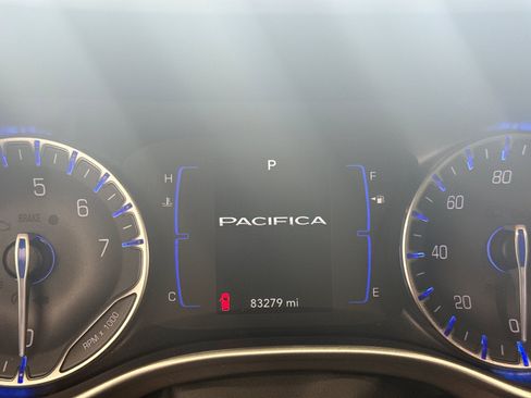 Used 2019 Chrysler Pacifica Touring-L FWD image 13
