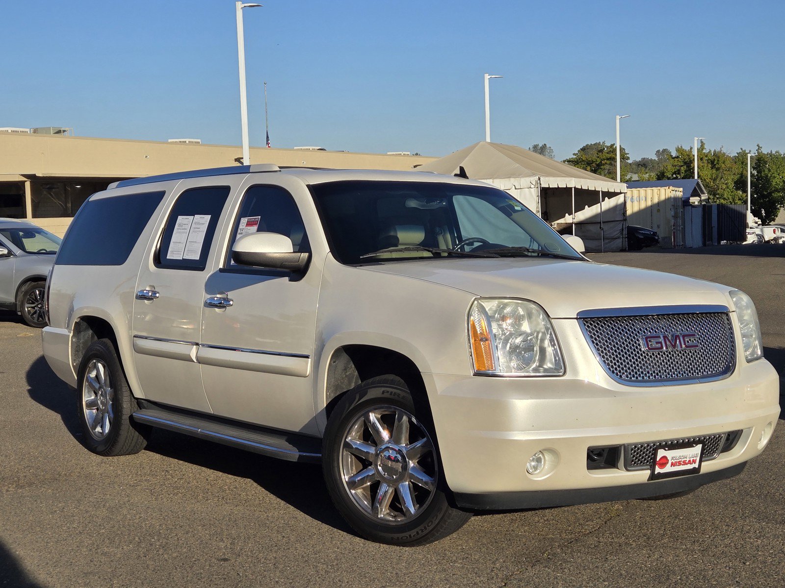 Used 2011 GMC Yukon XL Denali AWD/4WD image 1
