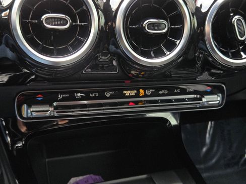 Used 2020 Mercedes-Benz CLA 250 image 21