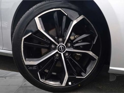 Used 2024 Nissan Altima 2.5 SR FWD image 3