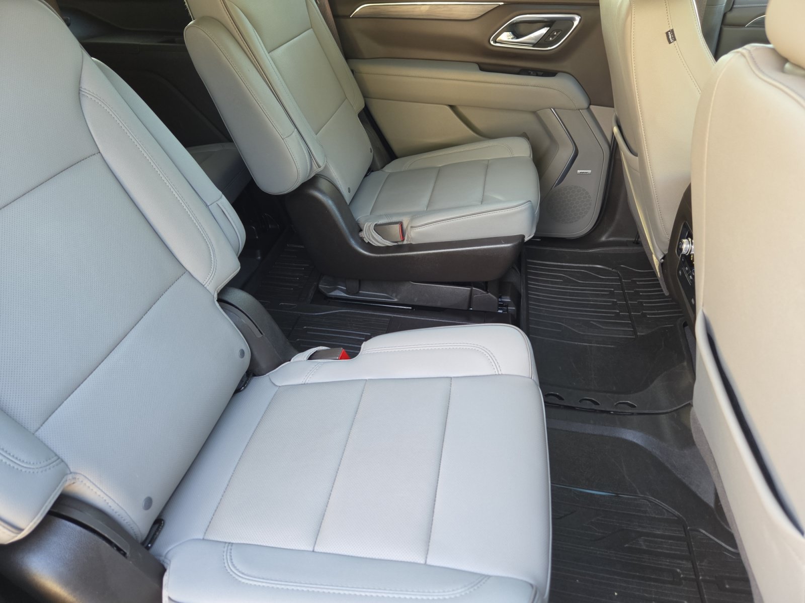 Used 2023 GMC Yukon SLT w/ SLT Premium Package RWD image 18