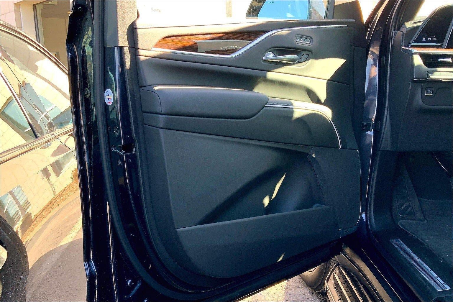 Used 2022 Cadillac Escalade Premium Luxury AWD/4WD image 24