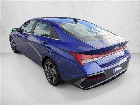 Used 2025 Hyundai Elantra SEL FWD image 7