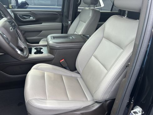Used 2024 Chevrolet Suburban Z71 w/ Luxury Package AWD/4WD image 3