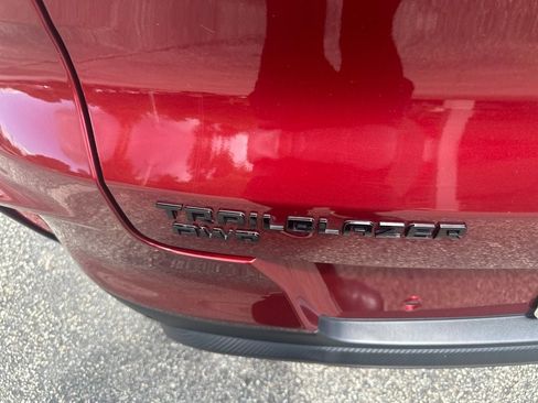 Used 2023 Chevrolet TrailBlazer RS w/ Sun and Liftgate Package AWD/4WD image 7