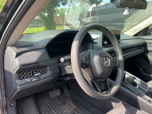 Used 2023 Honda Accord EX image 11