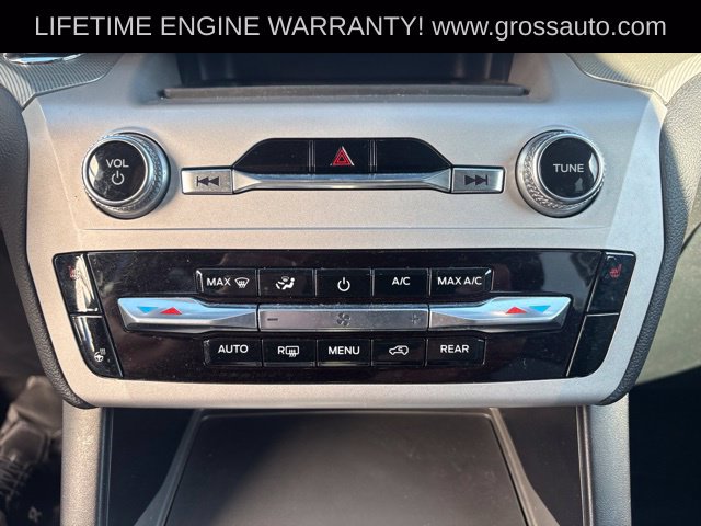 Used 2024 Ford Explorer XLT w/ Equipment Group 202A AWD/4WD image 23